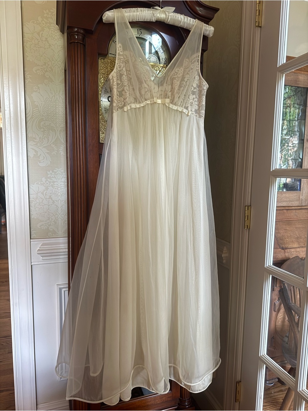 Vintage 50’s Vanity Fair Ivory Lace , Nylon & Tulle Maxi Nightgown